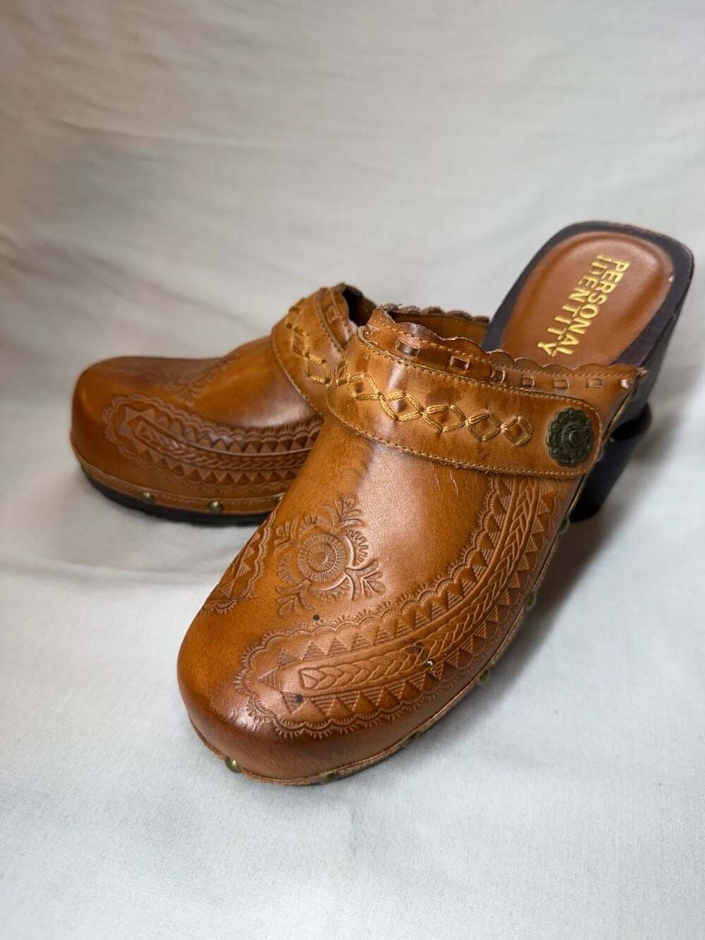 Vintage boho Personal Identity Ashlin Brown Tooled Leather Clogs Size 8M